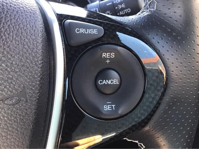 ハンドルの擦れもなく非常にきれいですよ♪目線を大きくそらすことなくボタンの操作を行うことができるので、安全にも配慮できますね。
