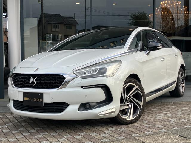 ＤＳ５ シック　レザーパッケージ　パノラマルーフ　ＤＥＮＯＮサラウンド　ＥＴＣ　スマートキー２個　純正ナビＴＶ　バックモニター　Ｂｌｕｅｔｏｏｔｈ　レーンアシスト　インテリジェントハイビーム　車検令和９年６月まで　ユーザー買取車（3枚目）