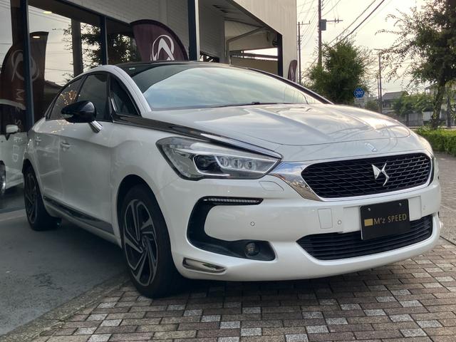ＤＳ５ シック　レザーパッケージ　パノラマルーフ　ＤＥＮＯＮサラウンド　ＥＴＣ　スマートキー２個　純正ナビＴＶ　バックモニター　Ｂｌｕｅｔｏｏｔｈ　レーンアシスト　インテリジェントハイビーム　車検令和９年６月まで　ユーザー買取車（5枚目）