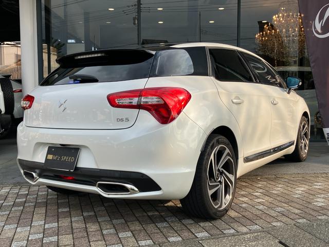 ＤＳ５ シック　レザーパッケージ　パノラマルーフ　ＤＥＮＯＮサラウンド　ＥＴＣ　スマートキー２個　純正ナビＴＶ　バックモニター　Ｂｌｕｅｔｏｏｔｈ　レーンアシスト　インテリジェントハイビーム　車検令和９年６月まで　ユーザー買取車（7枚目）