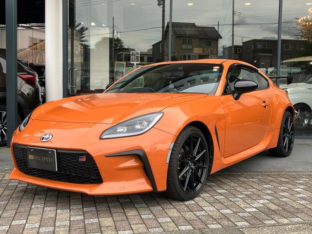 ＧＲ８６ ＲＺ　１０ｔｈアニバーサリーリミテッド　６速ＭＴ　ＧＴウィング　オーサーアラームセキュリティー　７インチベーシックナビ　フルセグＴＶ　Ｂｌｕｅｔｏｏｔｈ　ハーフレザーシート　シートヒーター　ＥＴＣ　クルコン　ステアリング連動ヘッドランプ（3枚目）