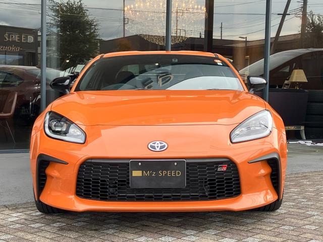 ＧＲ８６ ＲＺ　１０ｔｈアニバーサリーリミテッド　６速ＭＴ　ＧＴウィング　オーサーアラームセキュリティー　７インチベーシックナビ　フルセグＴＶ　Ｂｌｕｅｔｏｏｔｈ　ハーフレザーシート　シートヒーター　ＥＴＣ　クルコン　ステアリング連動ヘッドランプ（4枚目）