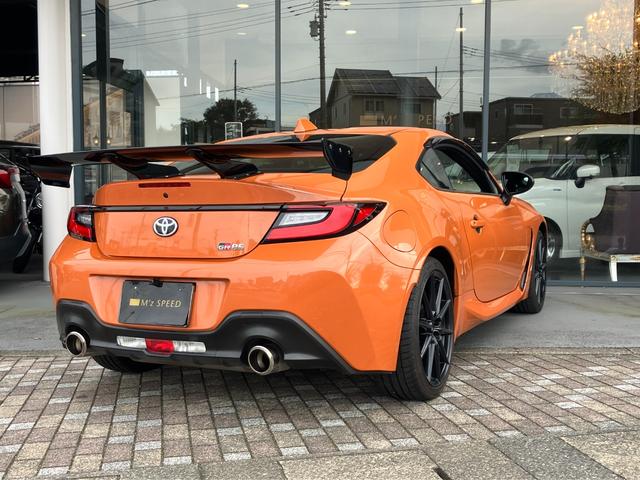 ＧＲ８６ ＲＺ　１０ｔｈアニバーサリーリミテッド　６速ＭＴ　ＧＴウィング　オーサーアラームセキュリティー　７インチベーシックナビ　フルセグＴＶ　Ｂｌｕｅｔｏｏｔｈ　ハーフレザーシート　シートヒーター　ＥＴＣ　クルコン　ステアリング連動ヘッドランプ（7枚目）