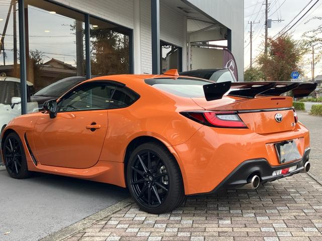 ＧＲ８６ ＲＺ　１０ｔｈアニバーサリーリミテッド　６速ＭＴ　ＧＴウィング　オーサーアラームセキュリティー　７インチベーシックナビ　フルセグＴＶ　Ｂｌｕｅｔｏｏｔｈ　ハーフレザーシート　シートヒーター　ＥＴＣ　クルコン　ステアリング連動ヘッドランプ（14枚目）