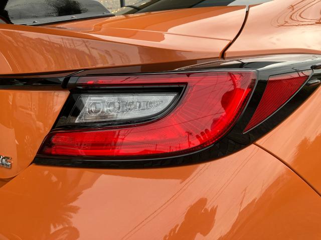 ＧＲ８６ ＲＺ　１０ｔｈアニバーサリーリミテッド　６速ＭＴ　ＧＴウィング　オーサーアラームセキュリティー　７インチベーシックナビ　フルセグＴＶ　Ｂｌｕｅｔｏｏｔｈ　ハーフレザーシート　シートヒーター　ＥＴＣ　クルコン　ステアリング連動ヘッドランプ（17枚目）