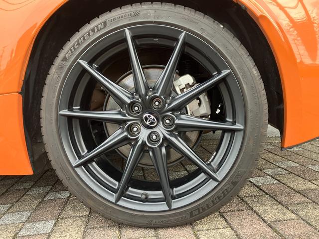 ＧＲ８６ ＲＺ　１０ｔｈアニバーサリーリミテッド　６速ＭＴ　ＧＴウィング　オーサーアラームセキュリティー　７インチベーシックナビ　フルセグＴＶ　Ｂｌｕｅｔｏｏｔｈ　ハーフレザーシート　シートヒーター　ＥＴＣ　クルコン　ステアリング連動ヘッドランプ（20枚目）