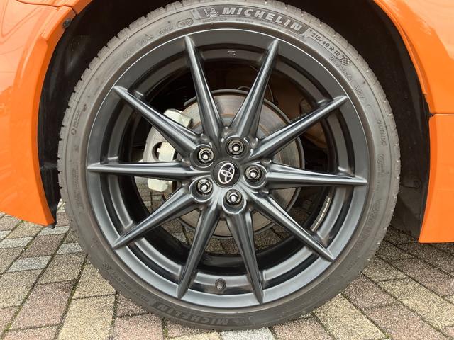 ＧＲ８６ ＲＺ　１０ｔｈアニバーサリーリミテッド　６速ＭＴ　ＧＴウィング　オーサーアラームセキュリティー　７インチベーシックナビ　フルセグＴＶ　Ｂｌｕｅｔｏｏｔｈ　ハーフレザーシート　シートヒーター　ＥＴＣ　クルコン　ステアリング連動ヘッドランプ（21枚目）