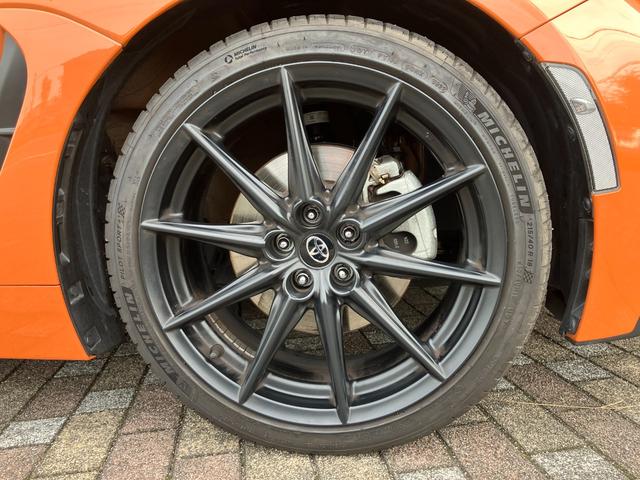 ＧＲ８６ ＲＺ　１０ｔｈアニバーサリーリミテッド　６速ＭＴ　ＧＴウィング　オーサーアラームセキュリティー　７インチベーシックナビ　フルセグＴＶ　Ｂｌｕｅｔｏｏｔｈ　ハーフレザーシート　シートヒーター　ＥＴＣ　クルコン　ステアリング連動ヘッドランプ（22枚目）