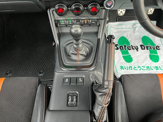 ＧＲ８６ ＲＺ　１０ｔｈアニバーサリーリミテッド　６速ＭＴ　ＧＴウィング　オーサーアラームセキュリティー　７インチベーシックナビ　フルセグＴＶ　Ｂｌｕｅｔｏｏｔｈ　ハーフレザーシート　シートヒーター　ＥＴＣ　クルコン　ステアリング連動ヘッドランプ（43枚目）