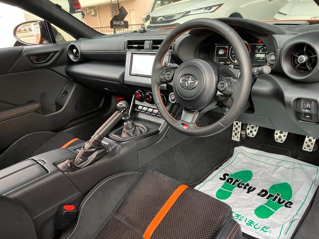 ＧＲ８６ ＲＺ　１０ｔｈアニバーサリーリミテッド　６速ＭＴ　ＧＴウィング　オーサーアラームセキュリティー　７インチベーシックナビ　フルセグＴＶ　Ｂｌｕｅｔｏｏｔｈ　ハーフレザーシート　シートヒーター　ＥＴＣ　クルコン　ステアリング連動ヘッドランプ（48枚目）