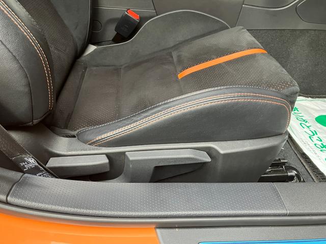 ＧＲ８６ ＲＺ　１０ｔｈアニバーサリーリミテッド　６速ＭＴ　ＧＴウィング　オーサーアラームセキュリティー　７インチベーシックナビ　フルセグＴＶ　Ｂｌｕｅｔｏｏｔｈ　ハーフレザーシート　シートヒーター　ＥＴＣ　クルコン　ステアリング連動ヘッドランプ（50枚目）