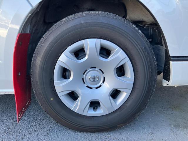 ハイエースバン ロングスーパーＧＬ　ディーゼル　ターボ　衝突被害軽減システム　クリアランスソナー　ＬＥＤヘッドライト　社外テールランプ　ＡＣ１００Ｖ　パナソニックナビフルセグＴＶ　Ｂｌｕｅｔｏｏｔｈ　ＥＴＣ　スマートキー　禁煙車　買取車（27枚目）