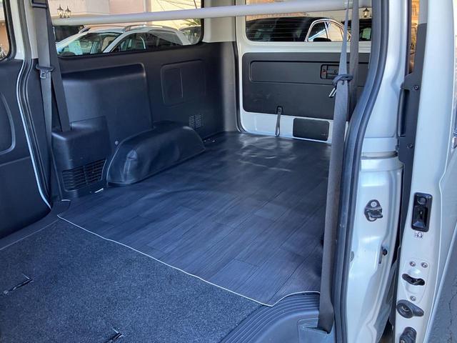 ハイエースバン ロングスーパーＧＬ　ディーゼル　ターボ　衝突被害軽減システム　クリアランスソナー　ＬＥＤヘッドライト　社外テールランプ　ＡＣ１００Ｖ　パナソニックナビフルセグＴＶ　Ｂｌｕｅｔｏｏｔｈ　ＥＴＣ　スマートキー　禁煙車　買取車（70枚目）