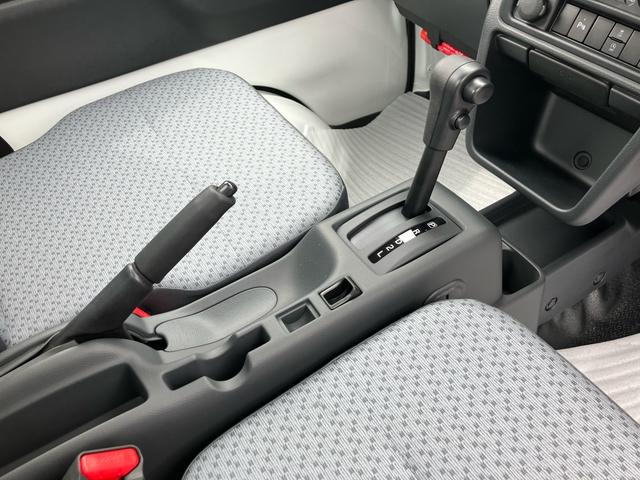 クリッパートラック ＤＸ　届出済み未使用車オートマ　エアコン　パワーステアリング　パワーウインドウ　キーレス　バックソナー　社外バイザー　社外マット　軽トラック（18枚目）