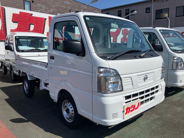 ＮＴ１００クリッパートラック ＤＸ農繁仕様　４ＷＤ　届出済み未使用車　５速マニュアル　エアコン　パワーステアリング　パワーウインドウ　純正マット　社外バイザー　軽トラック（20枚目）
