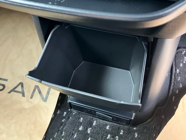 ルークス ハイウェイスター　Ｇターボプロパイロットエディション　９インチナビ　フルセグＴＶ　全方位カメラ　Ｂｌｕｅｔｏｏｔｈ　両側パワースライドドア　ＥＴＣ　アルミホイール　２カメラドライブレコーダー　純正マット　純正バイザー（30枚目）