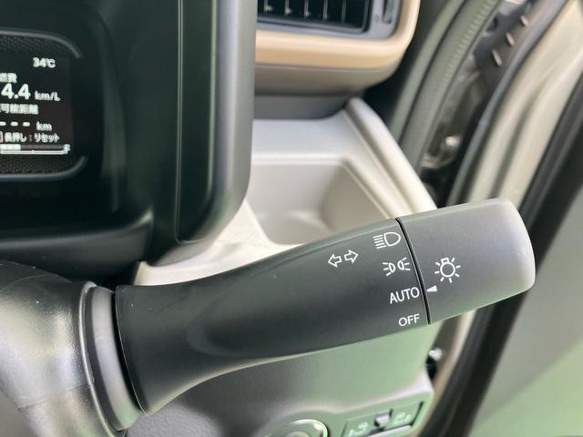 スペーシア ハイブリッドＸ　届出済み未使用車　スマートキー　両側パワースライドドア　シートヒーター　オートライト　ＬＥＤライト　純正バイザー　純正マット（7枚目）