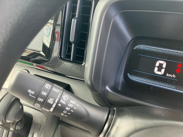 スペーシア ハイブリッドＸ　届出済み未使用車　スマートキー　両側パワースライドドア　シートヒーター　オートライト　ＬＥＤライト　純正バイザー　純正マット（9枚目）