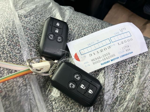スペーシア ハイブリッドＸ　届出済み未使用車　スマートキー　両側パワースライドドア　シートヒーター　オートライト　ＬＥＤライト　純正バイザー　純正マット（11枚目）