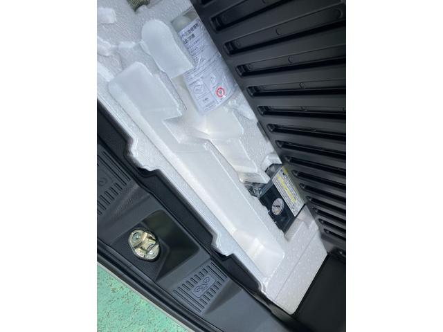 スペーシア ハイブリッドＸ　届出済み未使用車　スマートキー　両側パワースライドドア　シートヒーター　オートライト　ＬＥＤライト　純正バイザー　純正マット（28枚目）