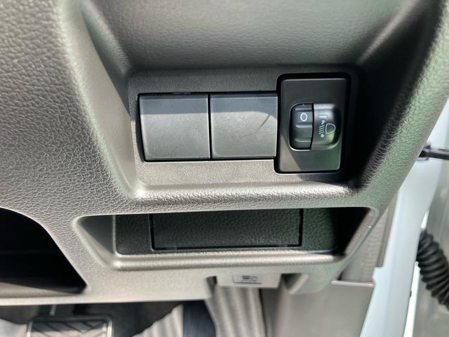 スペーシアカスタム ハイブリッドＧＳ　セーフティサポート　届出済み未使用車　スマートキー　プッシュスタート　片側パワースライドドア　オートライト　ＬＥＤ　シートヒーター　アルミホイール　純正バイザー　純正マット（11枚目）