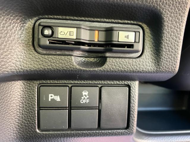 Ｎ－ＢＯＸカスタム ＥＸターボ　純正９インチナビ　バックカメラ　フルセグＴＶ　Ｂｌｕｅｔｏｏｔｈ　ＣａｒＰｌａｙ　アンドロイドオート対応　純正エンジンスターター　前後ドライブレコーダー　ＥＴＣ　両側電動スライドドア　電動パーキング（24枚目）