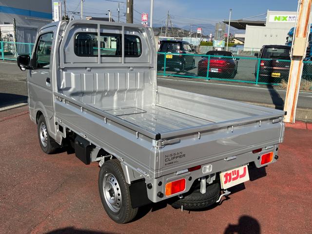 NT100クリッパートラック DX 2WD オートマ 届出済未使用車 コーナーソナー キーレスエントリー パワーウインド エアコン パワステ 新品社外ラバーマット/バイザー付き メーカー保証継承(6枚目)