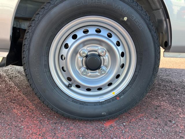 NT100クリッパートラック DX 2WD オートマ 届出済未使用車 コーナーソナー キーレスエントリー パワーウインド エアコン パワステ 新品社外ラバーマット/バイザー付き メーカー保証継承(11枚目)