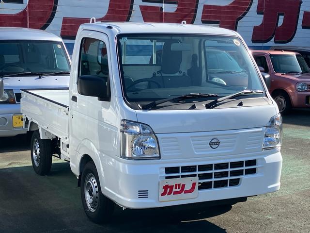 NT100クリッパートラック DX農繁仕様 4WD 5速マニュアル 届出済未使用車 デフロック 4枚スプリング 作業灯 社外ラバーマット/バイザー付き キーレスエントリー パワーウインド エアコン パワステ メーカー保証継承(3枚目)