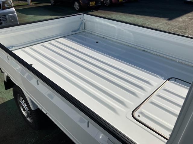 NT100クリッパートラック DX農繁仕様 4WD 5速マニュアル 届出済未使用車 デフロック 4枚スプリング 作業灯 社外ラバーマット/バイザー付き キーレスエントリー パワーウインド エアコン パワステ メーカー保証継承(9枚目)