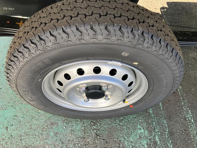 NT100クリッパートラック DX農繁仕様 4WD 5速マニュアル 届出済未使用車 デフロック 4枚スプリング 作業灯 社外ラバーマット/バイザー付き キーレスエントリー パワーウインド エアコン パワステ メーカー保証継承(10枚目)