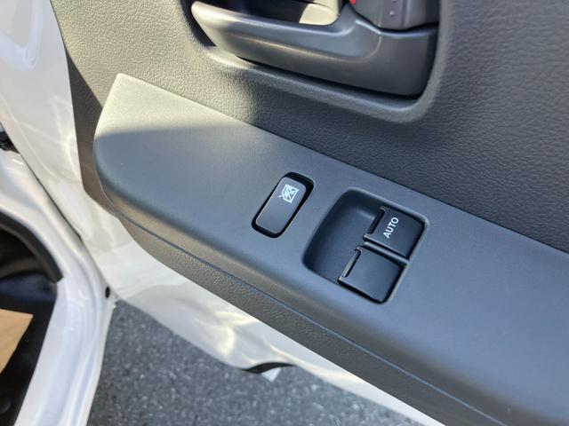 NT100クリッパートラック DX農繁仕様 4WD 5速マニュアル 届出済未使用車 デフロック 4枚スプリング 作業灯 社外ラバーマット/バイザー付き キーレスエントリー パワーウインド エアコン パワステ メーカー保証継承(15枚目)