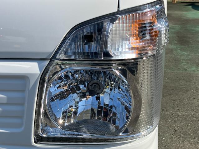 NT100クリッパートラック DX農繁仕様 4WD 5速マニュアル 届出済未使用車 デフロック 4枚スプリング 作業灯 社外ラバーマット/バイザー付き キーレスエントリー パワーウインド エアコン パワステ メーカー保証継承(22枚目)