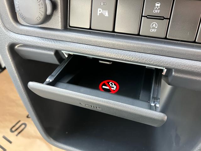 クリッパートラック ＤＸ　届出済み未使用車　オートマ　エアコン　パワーステアリング　パワーウインドウ　キーレス　アイドリングストップ　社外マット　社外バイザー（9枚目）