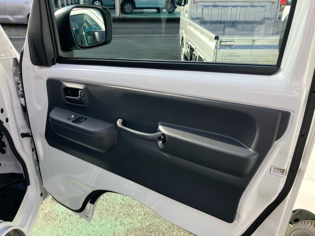 クリッパートラック ＤＸ　届出済み未使用車　オートマ　エアコン　パワーステアリング　パワーウインドウ　キーレス　アイドリングストップ　社外マット　社外バイザー（18枚目）