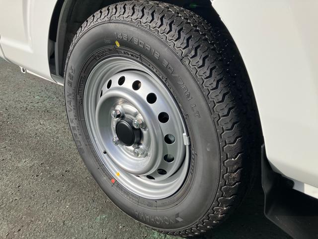 クリッパートラック ＤＸ　届出済み未使用車　オートマ　エアコン　パワーステアリング　パワーウインドウ　キーレス　アイドリングストップ　社外マット　社外バイザー（32枚目）