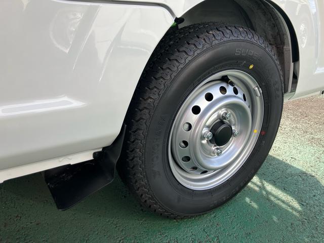 クリッパートラック ＤＸ　届出済み未使用車　オートマ　エアコン　パワーステアリング　パワーウインドウ　キーレス　アイドリングストップ　社外マット　社外バイザー（34枚目）