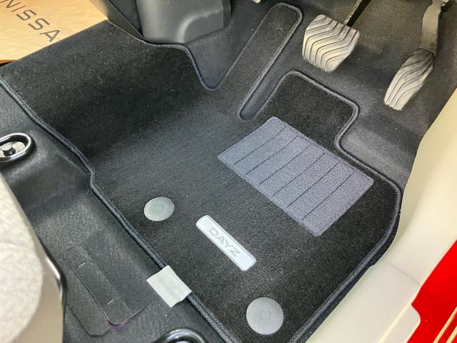 デイズ Ｘ　インテリジェントエマージェンシーブレーキ　ドライブレコーダー　全方位カメラ　スマートキー　プッシュスタート　ＥＴＣ　Ｂｌｕｅｔｏｏｔｈ　フルセグＴＶ　アルミホイール　純正マット　純正バイザー（30枚目）