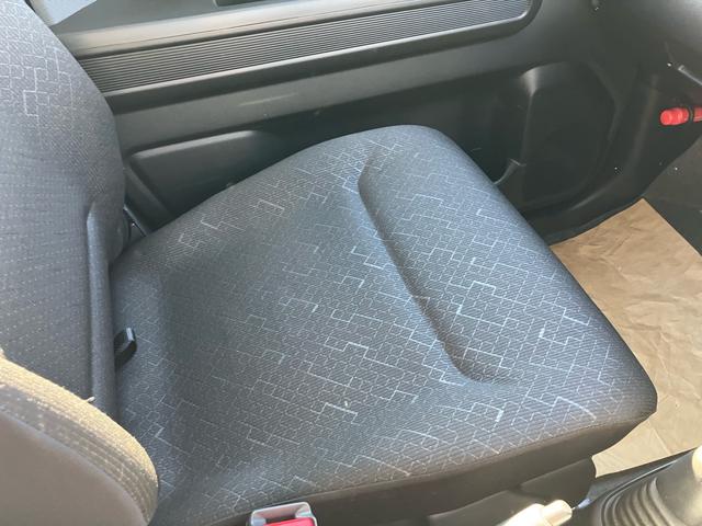 ワゴンＲ ＦＸ　セーフティサポート　届出済み未使用車　スマートキー　プッシュスタート　５速マニュアル　純正マット　純正バイザー　電動格納ミラー　オートライト（16枚目）