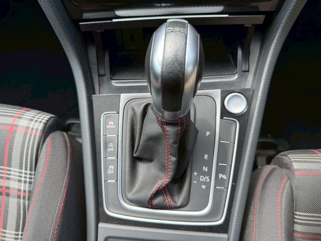 ゴルフＧＴＩ ベースグレード　ＥＴＣ　バックカメラ　ナビ　クリアランスソナー　オートクルーズコントロール　アルミホイール　オートライト　スマートキー　アイドリングストップ　ＡＴ　ＥＳＣ　Ｂｌｕｅｔｏｏｔｈ　エアコン（8枚目）