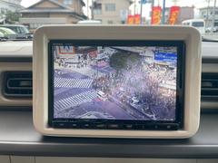 ＴＶ付きの車となっております。ドライブの合間の休憩中に気になる番組を見ることができます。 2