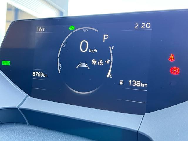 プリウス Ｚ　パノラマルーフ　ＧＲスポイラー　デジタルインナーミラー　パノラミックビューカメラ　シートヒーター　シートクーラー　赤内装　ＥＴＣ２．０　ＢＳＭ　メモリーパワーシート　ドラレコ　置くだけ充電（20枚目）