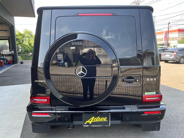 Ｇクラス Ｇ６３　ＭＡＮＵＦＡＫＴＵＲプログラムプラス　ＭＡＮＵＦＡＫＴＵＲインテリアプラスパッケージカタラーナベージュ　ナイトパッケージ　カーボンファイバーインテリア　２２インチＡＭＧホイールＲＪ８　Ｄインナーミラー（5枚目）