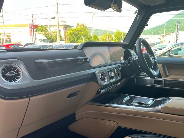 Ｇクラス Ｇ６３　ＭＡＮＵＦＡＫＴＵＲプログラムプラス　ＭＡＮＵＦＡＫＴＵＲインテリアプラスパッケージカタラーナベージュ　ナイトパッケージ　カーボンファイバーインテリア　２２インチＡＭＧホイールＲＪ８　Ｄインナーミラー（23枚目）