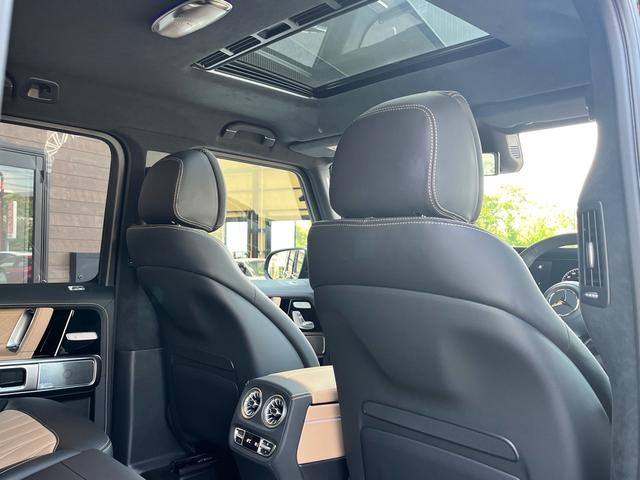 Ｇクラス Ｇ６３　ＭＡＮＵＦＡＫＴＵＲプログラムプラス　ＭＡＮＵＦＡＫＴＵＲインテリアプラスパッケージカタラーナベージュ　ナイトパッケージ　カーボンファイバーインテリア　２２インチＡＭＧホイールＲＪ８　Ｄインナーミラー（33枚目）