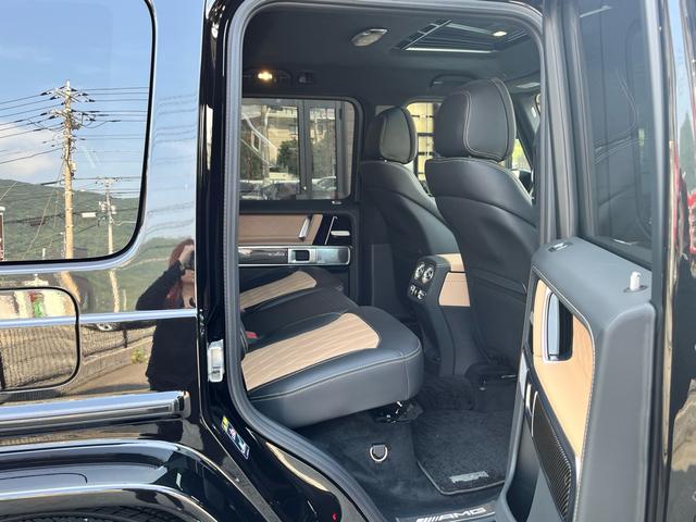Ｇクラス Ｇ６３　ＭＡＮＵＦＡＫＴＵＲプログラムプラス　ＭＡＮＵＦＡＫＴＵＲインテリアプラスパッケージカタラーナベージュ　ナイトパッケージ　カーボンファイバーインテリア　２２インチＡＭＧホイールＲＪ８　Ｄインナーミラー（34枚目）