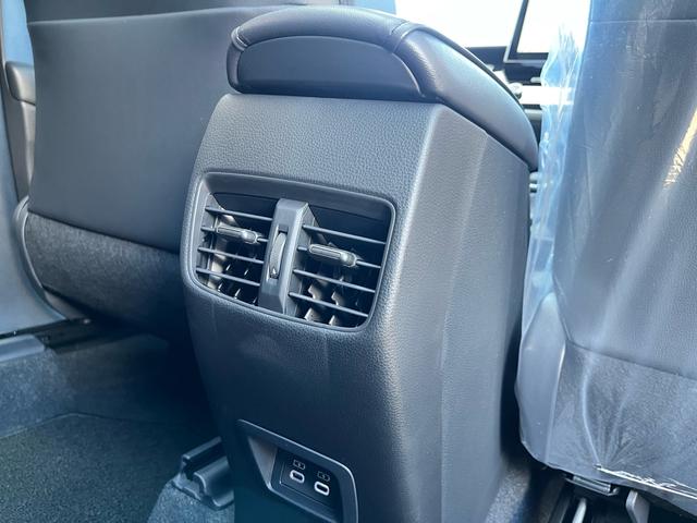 カローラクロス ハイブリッド　Ｚ　改良後　モデリスタエアロ　パノラマルーフ　パノラミックビュー　安心降車アシスト　アドバンストパーク　アダプティブハイビーム　ブラインドスポットモニター　寒冷地　おくだけ充電　ステアリングヒーター（33枚目）