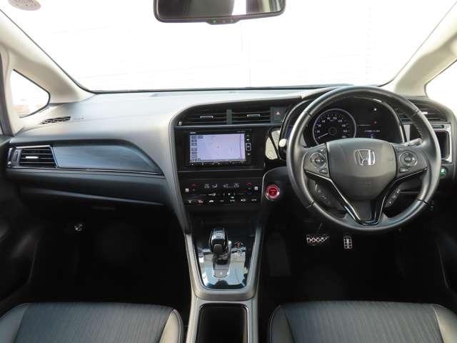 シャトル ハイブリッドZ ホンダセンシング 1年間走行距離無制限保証付き ナビ フルセグ 前後ドラレコ Rカメラ ETC LED AW フロントフォグランプ ルーフレール スマートキー シートヒーター DVD CD ミュージックプレイヤー接続可(3枚目)