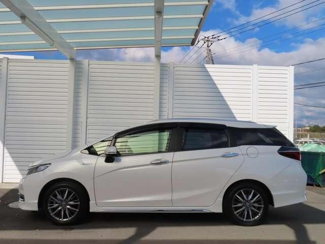 シャトル ハイブリッドZ ホンダセンシング 1年間走行距離無制限保証付き ナビ フルセグ 前後ドラレコ Rカメラ ETC LED AW フロントフォグランプ ルーフレール スマートキー シートヒーター DVD CD ミュージックプレイヤー接続可(7枚目)