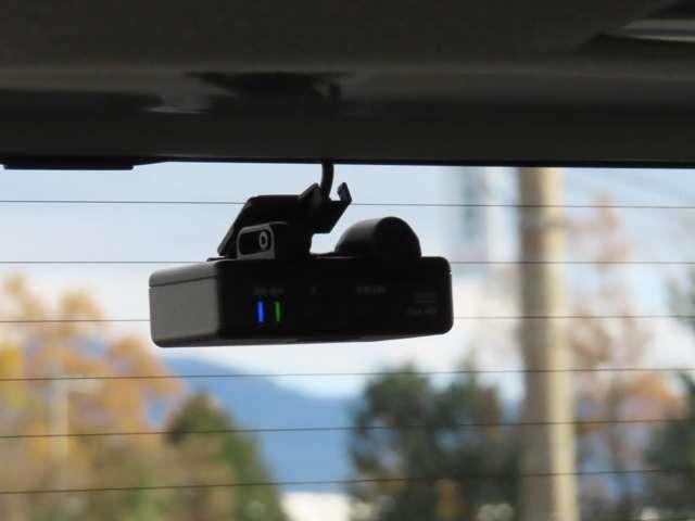 シャトル ハイブリッドZ ホンダセンシング 1年間走行距離無制限保証付き ナビ フルセグ 前後ドラレコ Rカメラ ETC LED AW フロントフォグランプ ルーフレール スマートキー シートヒーター DVD CD ミュージックプレイヤー接続可(12枚目)